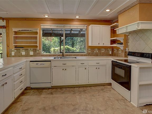 3rd image of 20959 Virginia Ave NE