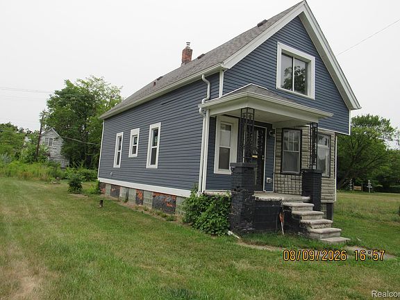 2nd image of 4785 Crane St