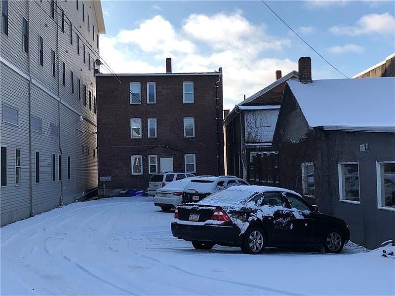 2nd image of 1069 Philadelphia St