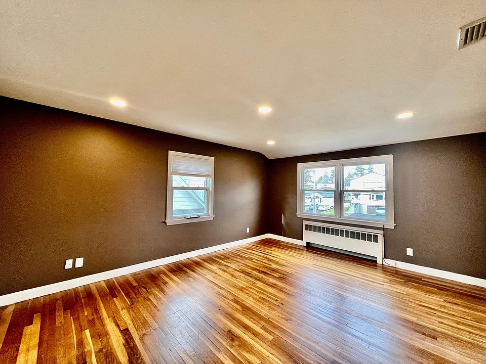 1st image of 558 Westchester Ave #2