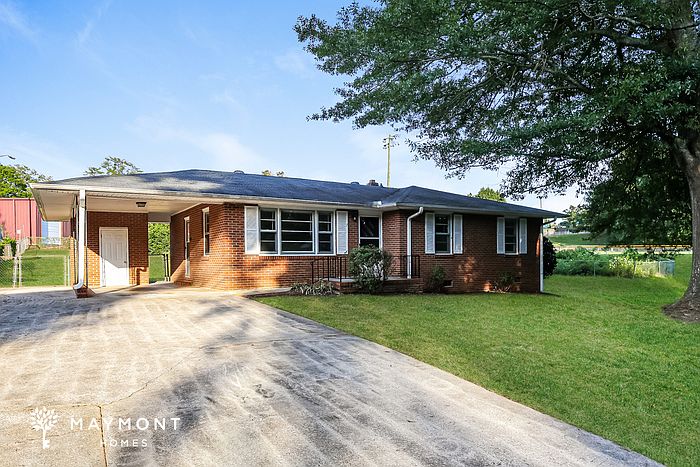 2nd image of 7 Shamrock Cir