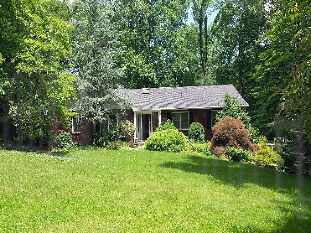 1st image of 8 Elaine Dr