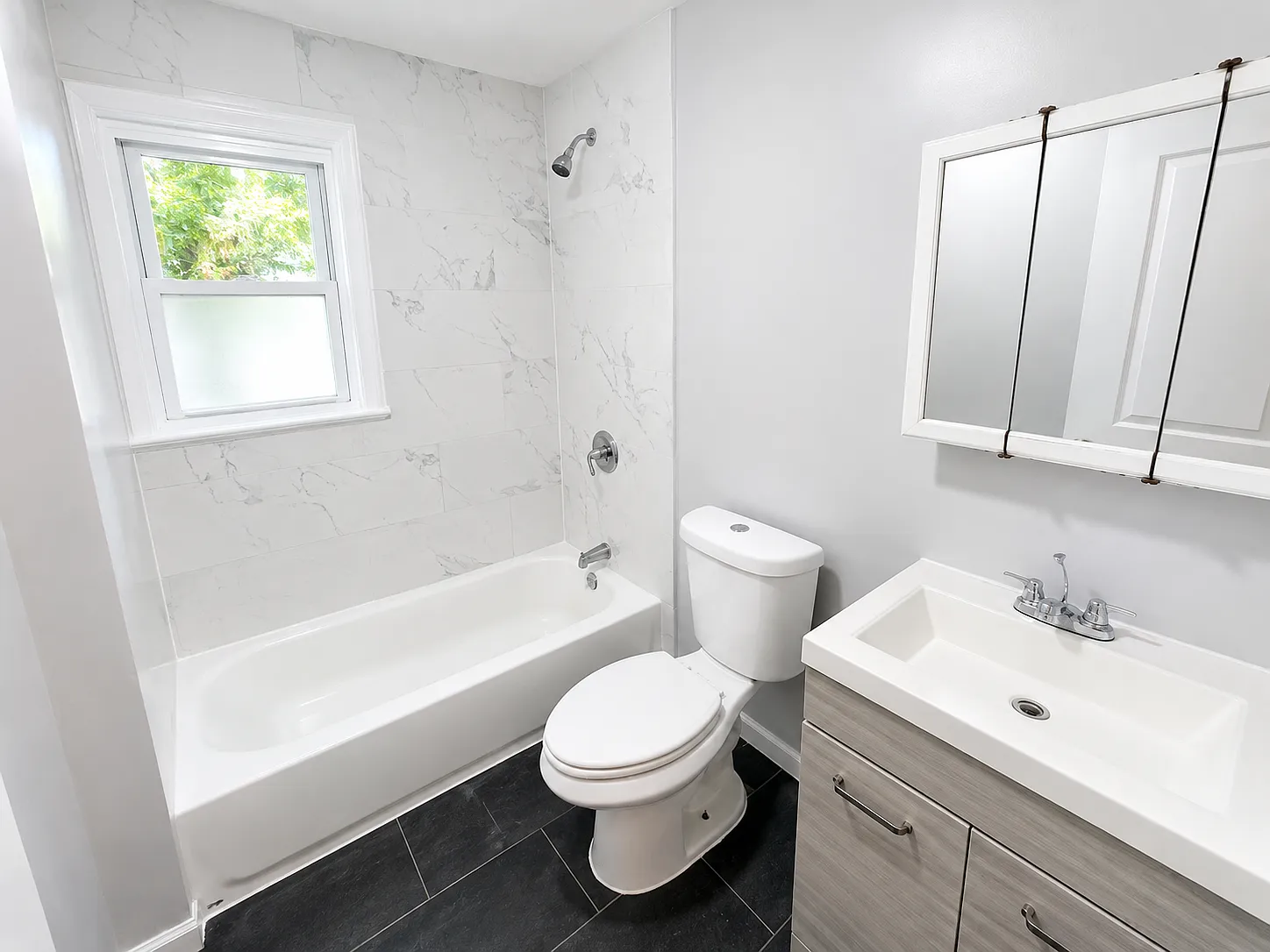 2 bed, 1000 sqft, $1,545 — Photo 2
