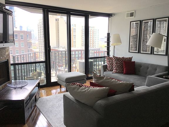 2nd image of 1309 N Wells St APT 1106