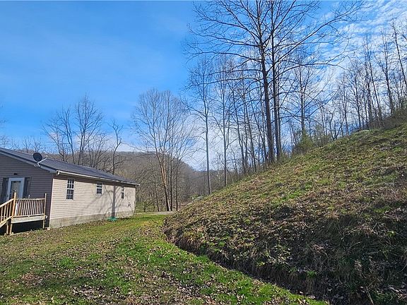 3rd image of 70 Strawberry Ln