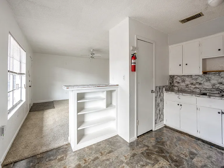 Lavender Apartments — Photo 7