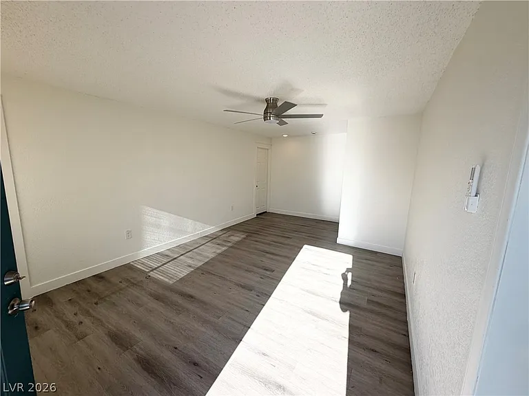 2030 Sunrise Ave #10 — Photo 3