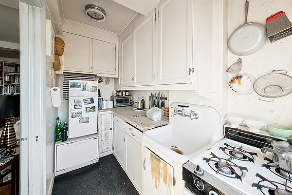 Sold by Domus Realty | media 16