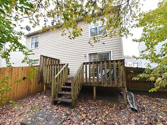 3rd image of 6580 Meadow Rue Dr
