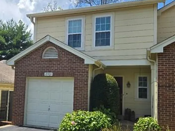 12103 Autumn Lakes Dr, Maryland Heights, MO 63043