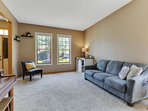 4th image of 8766 Livingston Ln