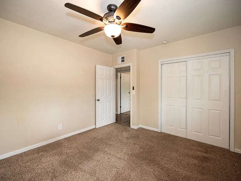 2217 E Silver St — Photo 17