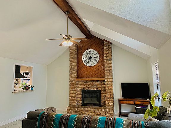3rd image of 124 Scottsdale Ct