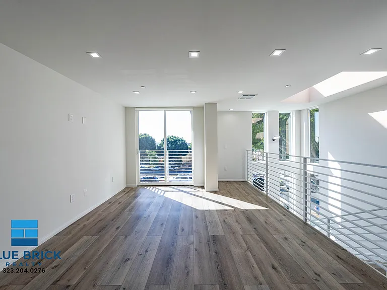 5239-5241 Huntington Dr S — Photo 11