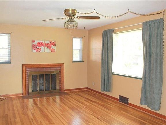 3rd image of 2805 Oakley Ave