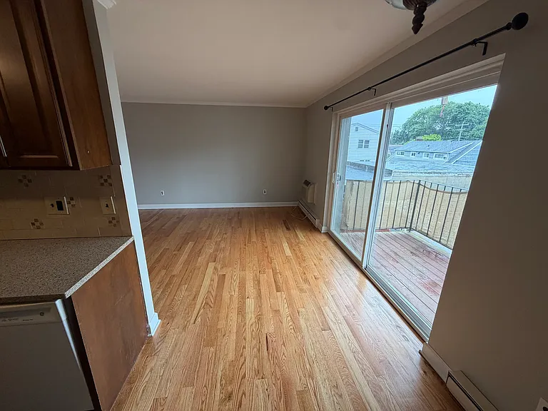 12 Tuttle St #2D — Photo 4