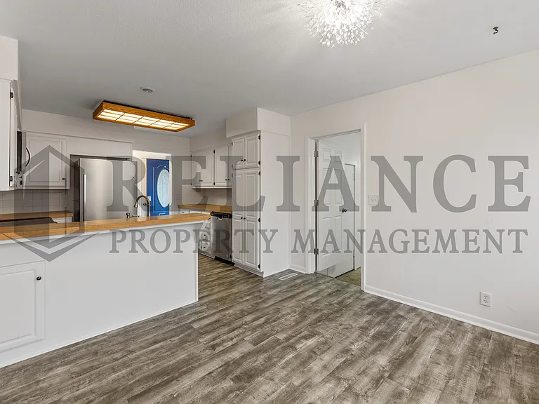 2210 W Columbine Ln — Photo 12