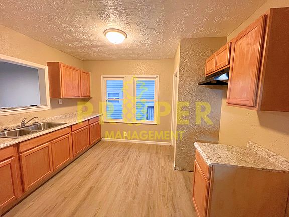 5th image of 424 Shoop Ave