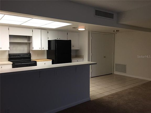 3rd image of 100 Oakmont Ln