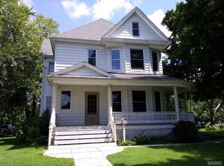 918 S 5th St, Carrollton, IL 62016