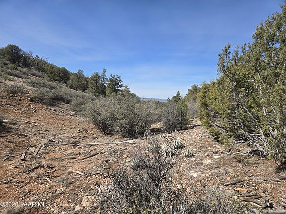 2nd image of 215 W Cathedral Valley Rd