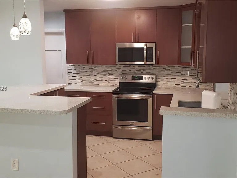8351 Johnson St — Photo 6