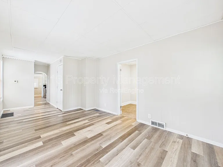 1222 S 40th St — Photo 3