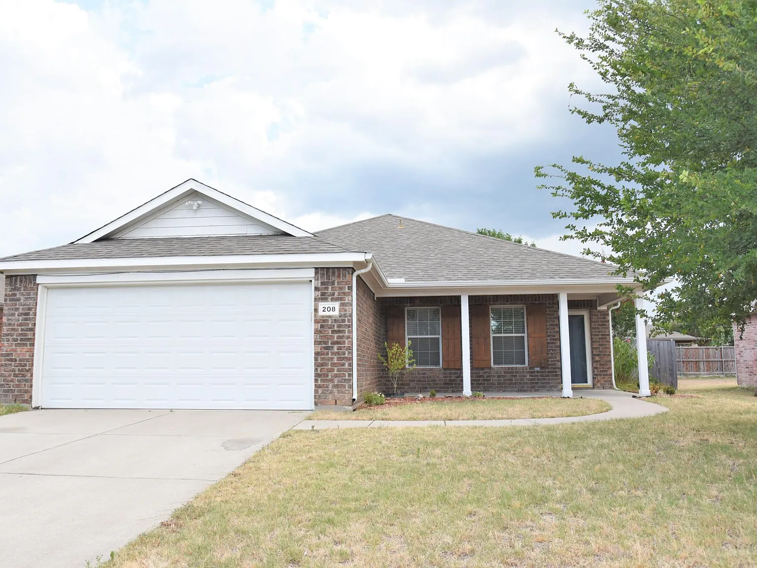 208 Meadow Lark Ln — Photo 1
