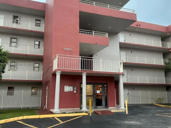 8425 NW 8th St APT 101, Miami, FL 33126