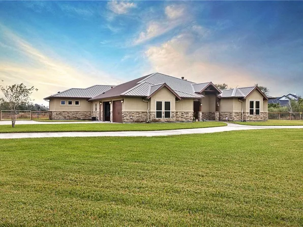 218 Coastal Wildwood Dr, Rockport, TX 78382