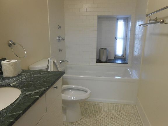 5th image of 404 Washington Ave APT 4R