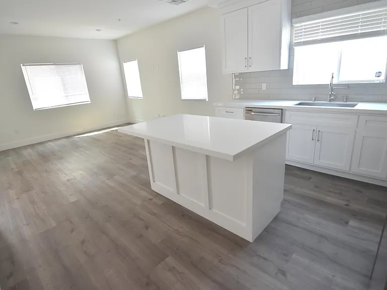1127 Browning Blvd #1/2 — Photo 3