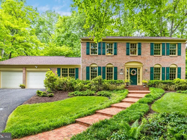 10101 Alsace Ct, Great Falls, VA 22066