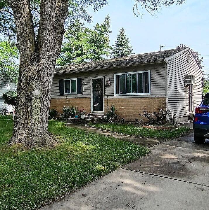 1st image of 3422 Radford Dr