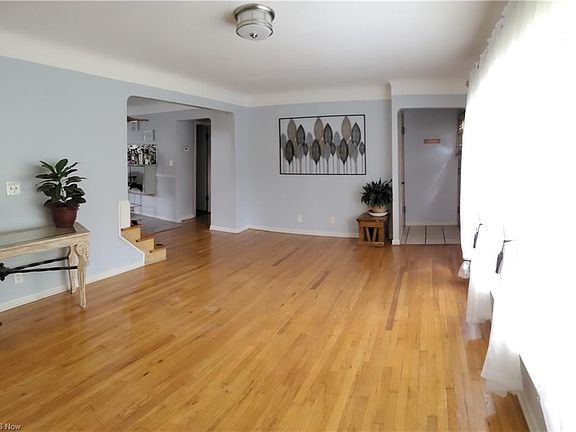 2nd image of 485 Greenvale Dr