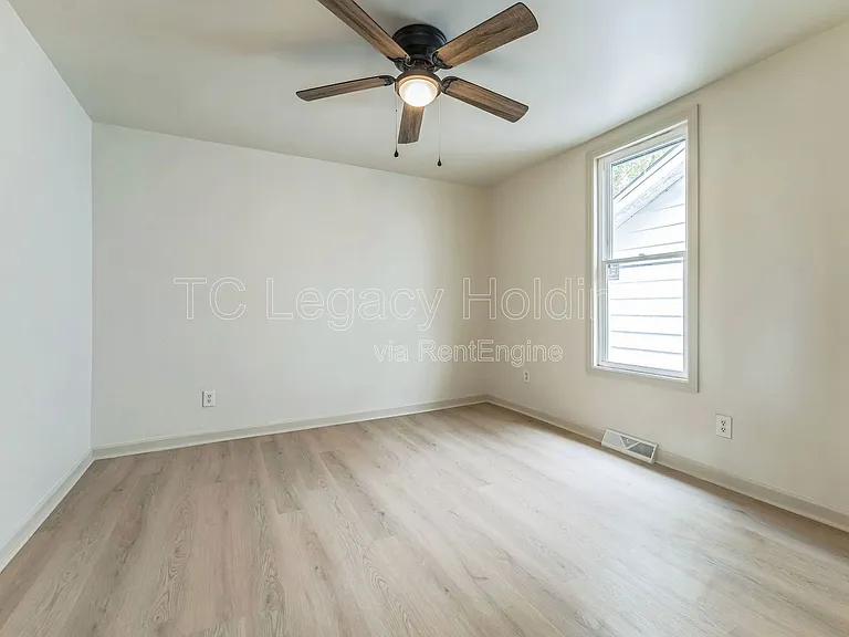 421 Walnut Ave — Photo 23