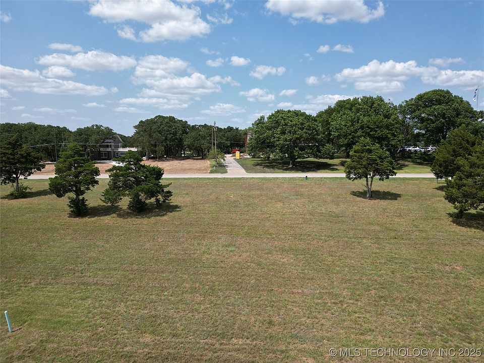 2nd image of 620 Country Club Rd