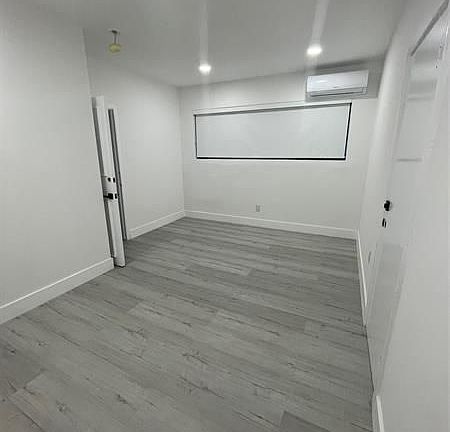 4th image of 7128 Indian Creek Dr #9