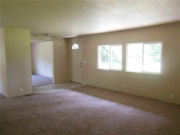 5th image of 13706 30th Ave E
