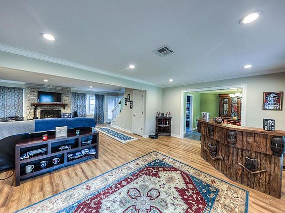 4th image of 674 Ravensworth Dr