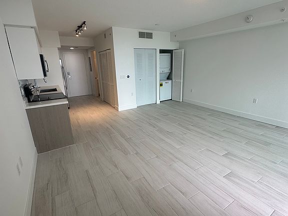5th image of 300 E Dania Beach Blvd #605