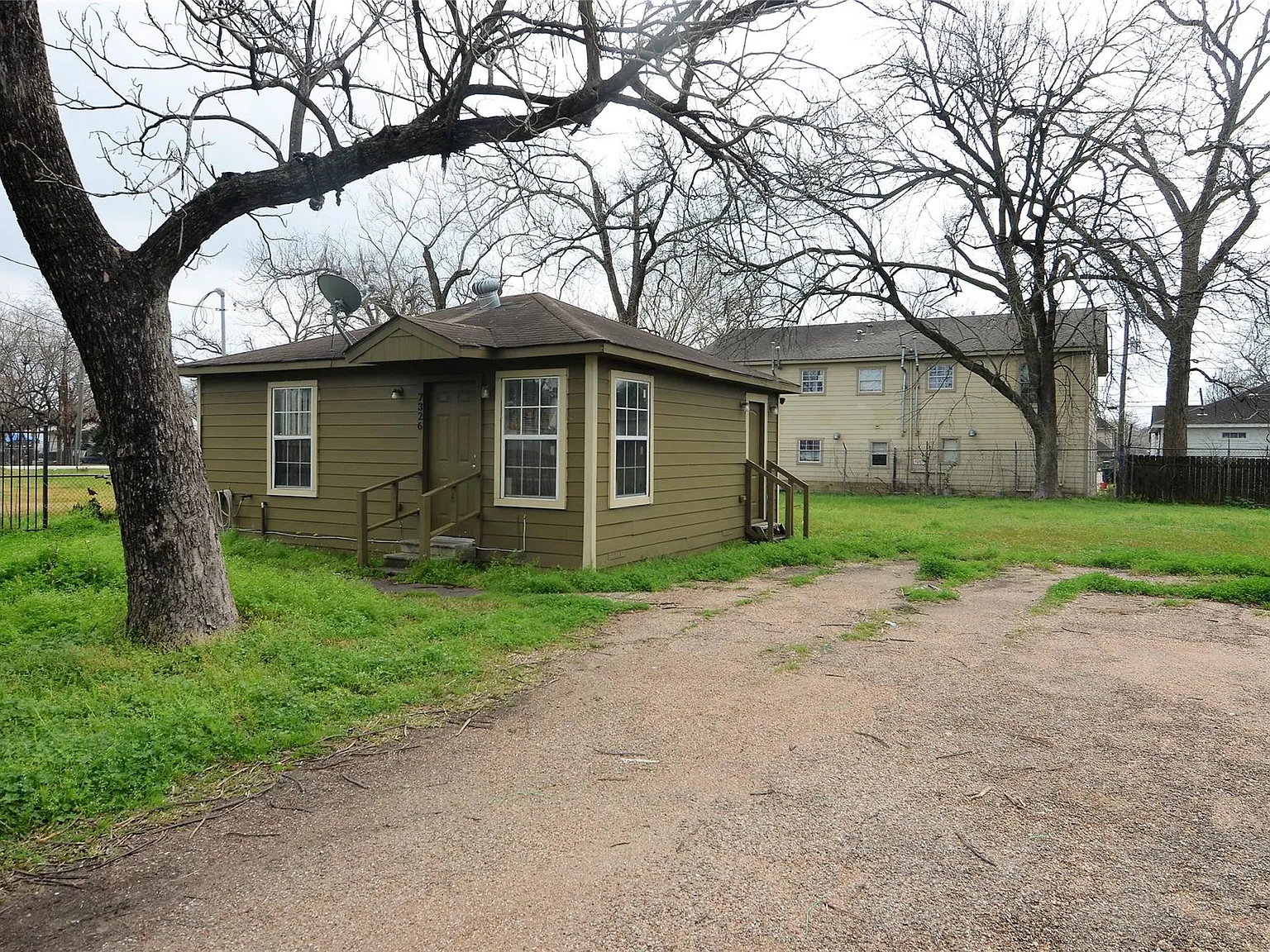 1 bed, 1.0 bath, 480 sqft, $1,049 — Photo 4