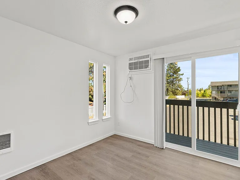 Greenwood Apartments — Photo 8