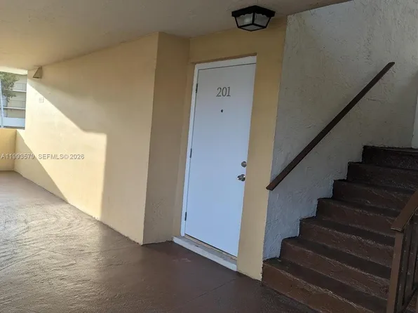 8810 Fontainebleau Blvd APT 201, Miami, FL 33172