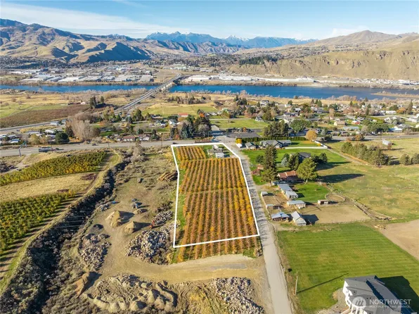 20 Blue Grade Road, East Wenatchee, WA 98802