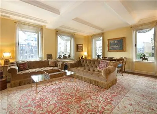 Sold by Warburg | media 1