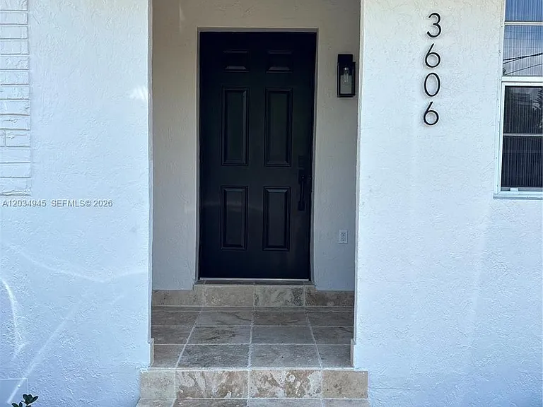 3606 SW 17th St #1 — Photo 1