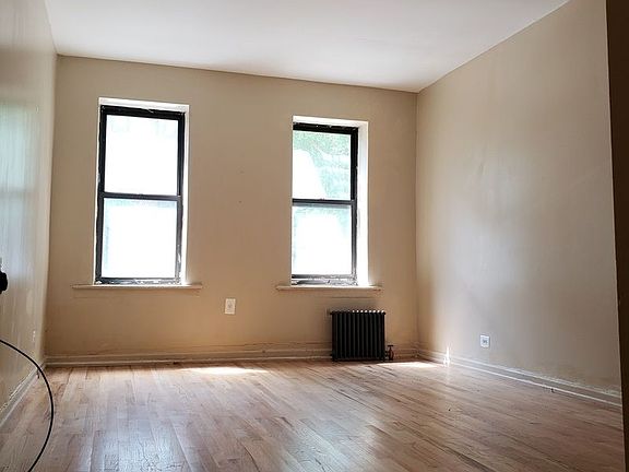 3rd image of 110 Seaman Ave APT 2B