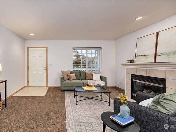 4th image of 6290 Alexis Drive NE