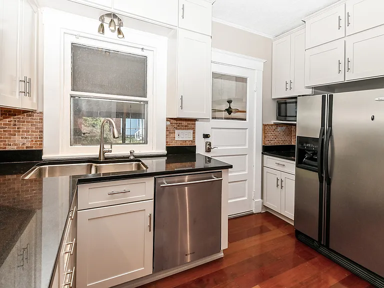 3634 Amberson Ave — Photo 14